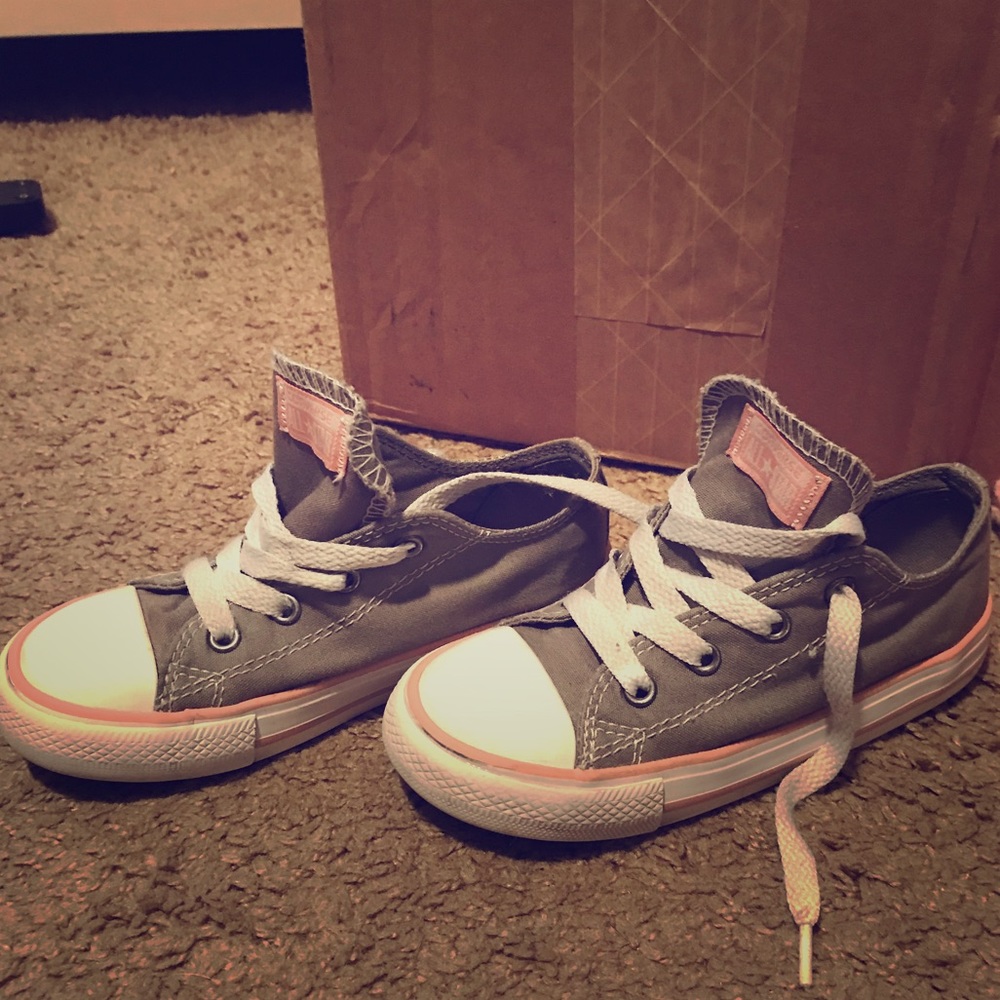 Converse sneakers size 10